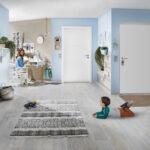 Drewniane drzwi wewnętrzne z powierzchnią Duradecor są bardzo wytrzymałe, odporne na uderzenia i zarysowania.