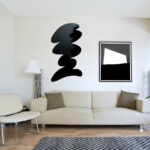 Kompozycja prac Giulia Zaneta i Piotra Pardiaka, po lewej Giulio Zanet, Shape - aluminium, malarstwo, po prawej Piotr Pardiak, Light, fotografia cyfrowa.