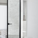 Raumplus_drzwi_SwingDoorSlim_szkło_lustrzane