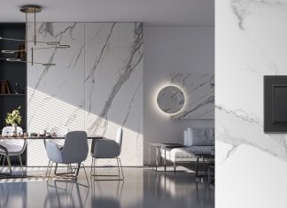 Czarny osprzęt we wnętrzach – elegancja, kontrast i ponadczasowy akcent w projektach 2025 SONATA 14 ramka podwójna czarne szkło szronione czarny klawisz