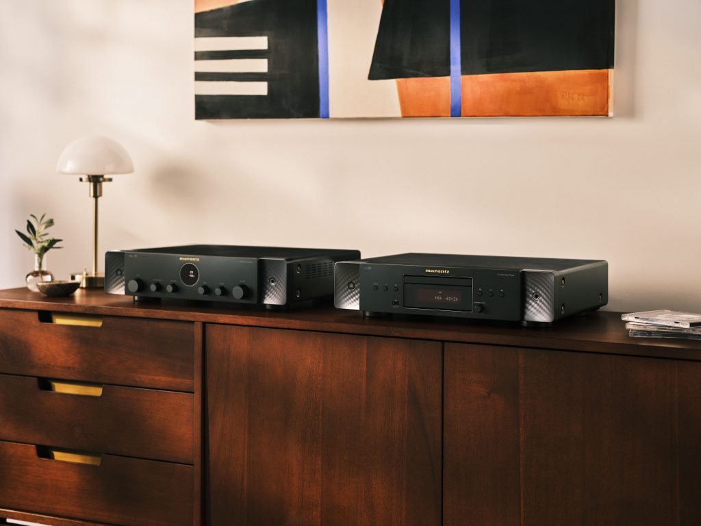 High Marantz MODEL 70 CD 70 Black Lifestyle
