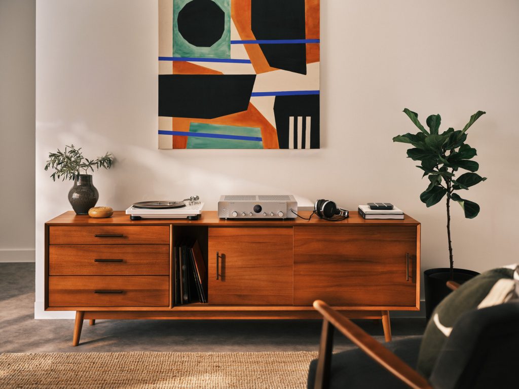 Low Marantz MODEL 70 Silver Gold Lifestyle